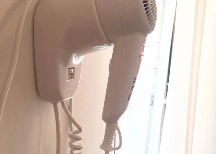 Leonarda מלון 2*