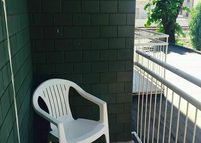 Leonarda מלון 2*