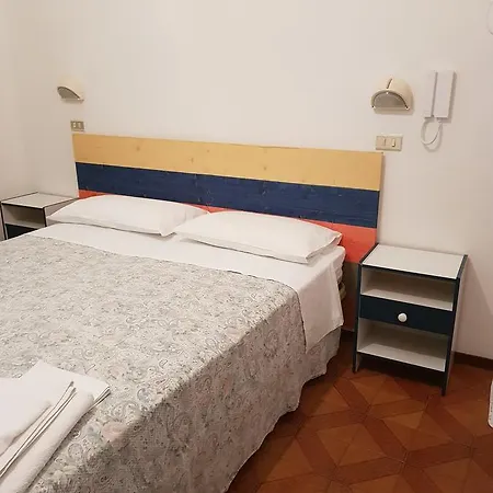 Отель Leonarda