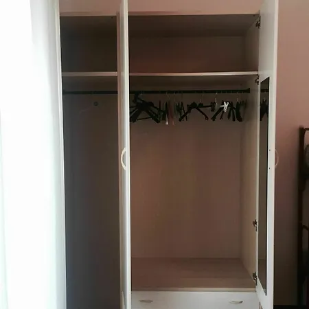 Leonarda מלון 2*