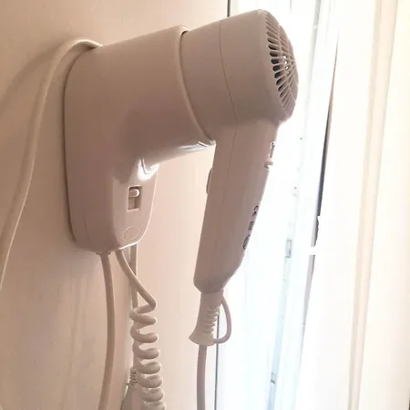 Leonarda Ξενοδοχείο 2*