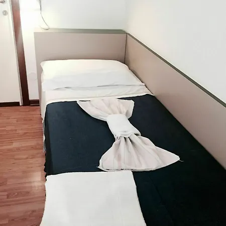 Ξενοδοχείο Leonarda 2*