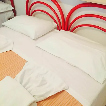 Leonarda Ξενοδοχείο 2*